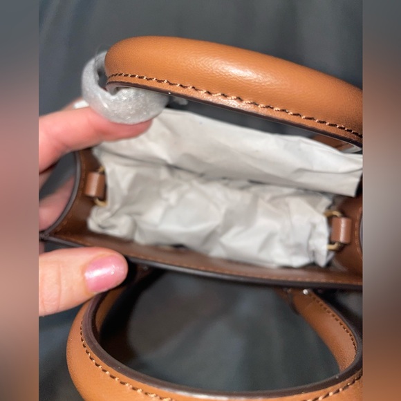 SOLD Michael Kors XS Mercer Crossbody ✨BNWT✨ - Picture 4 of 7